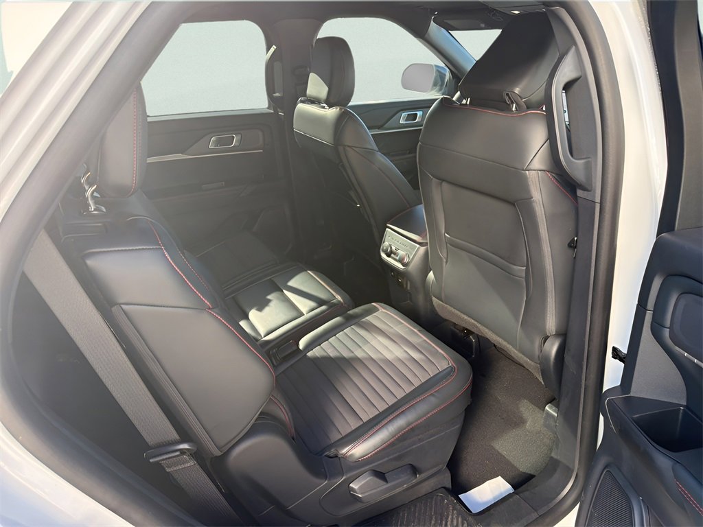 Certified 2025 Ford Explorer ST-Line w/ ST-Line Street Pack image 8