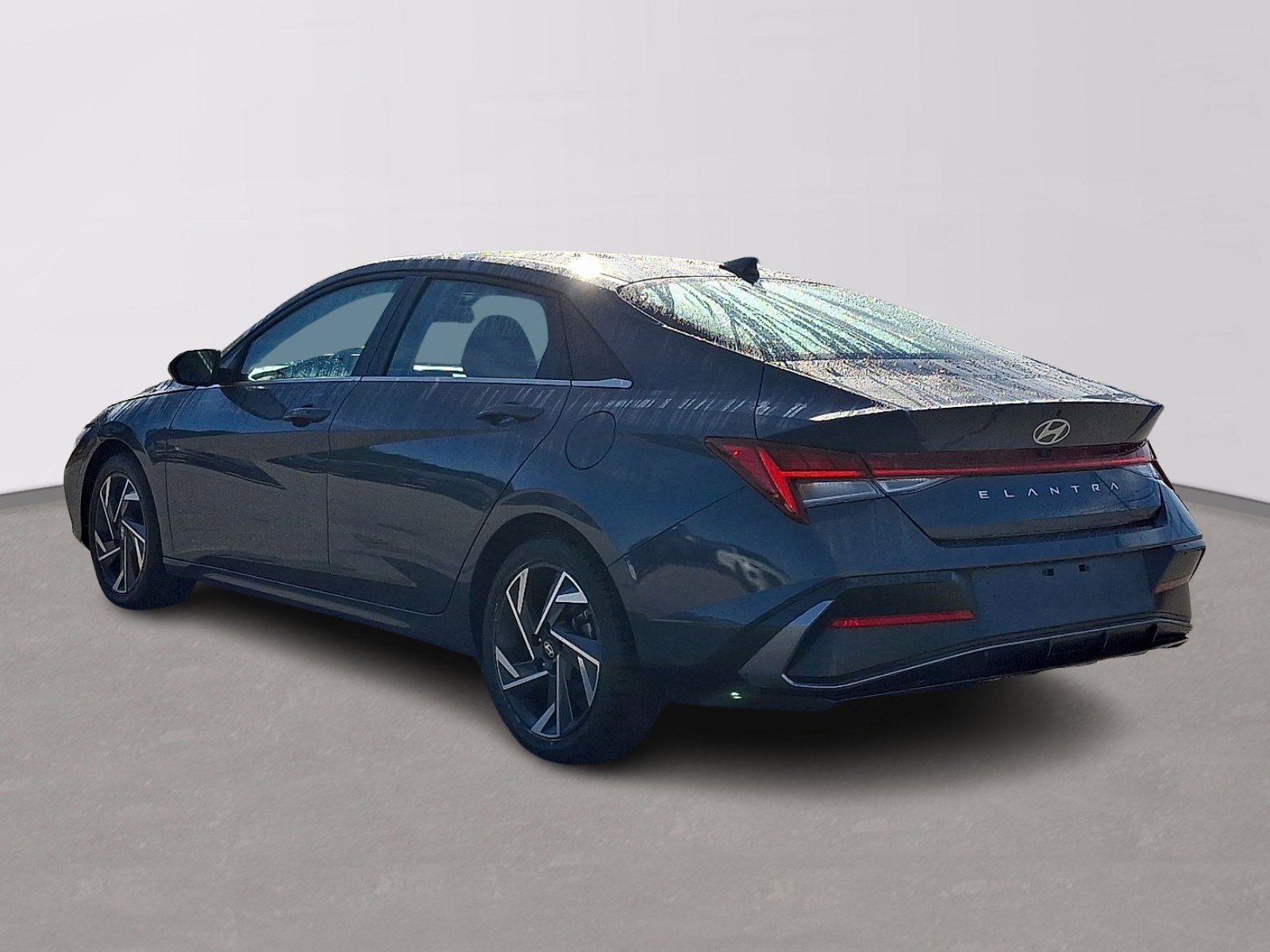 Used 2025 Hyundai Elantra SEL FWD image 4