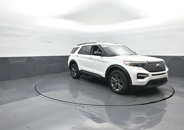 Certified 2024 Ford Explorer XLT w/ Equipment Group 202A AWD/4WD image 2