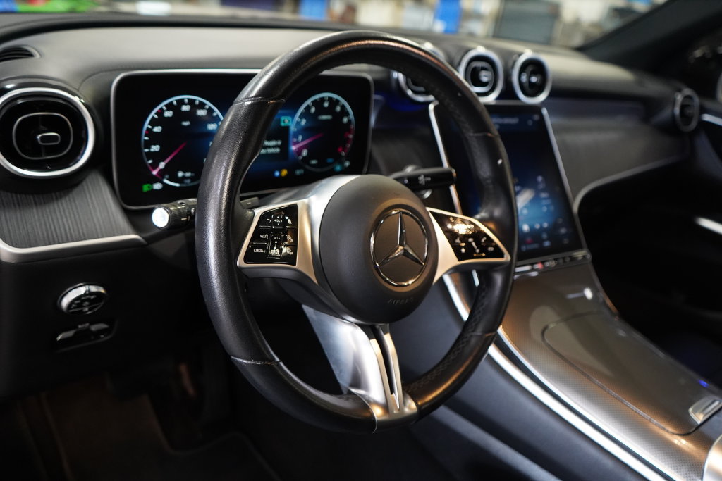 Used 2024 Mercedes-Benz GLC 300 4MATIC image 16