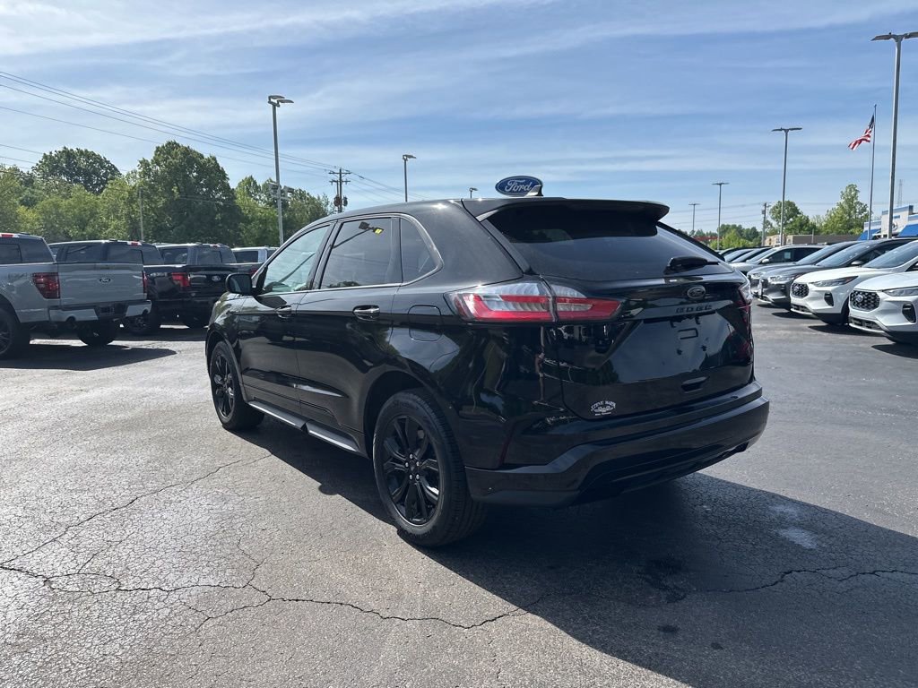 Certified 2024 Ford Edge SE w/ Black Appearance Package AWD/4WD image 3