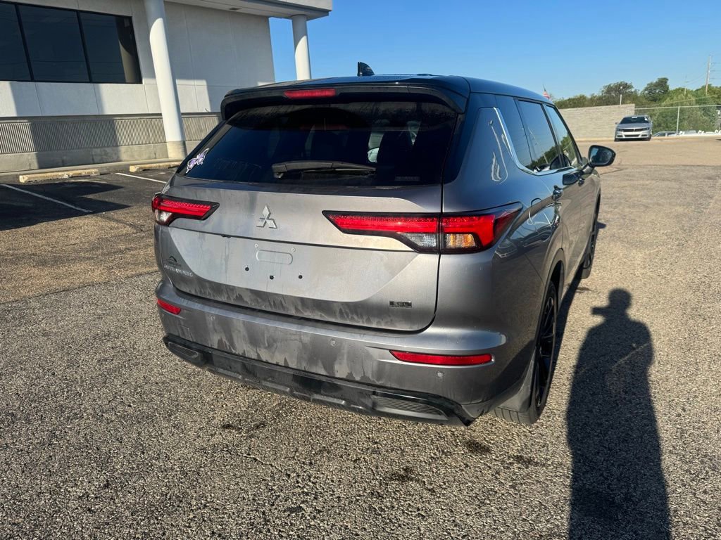 Used 2023 Mitsubishi Outlander SEL Black Edition image 4