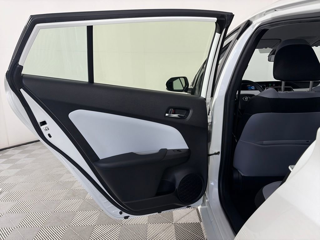 Used 2020 Toyota Prius LE w/ Carpet Mat Package image 12
