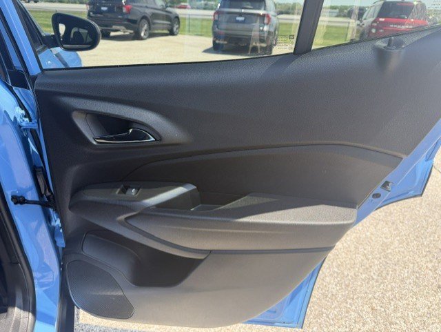 Used 2024 Chevrolet Trax RS w/ Driver Confidence Package FWD image 29