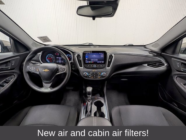 Used 2025 Chevrolet Malibu LT FWD image 3