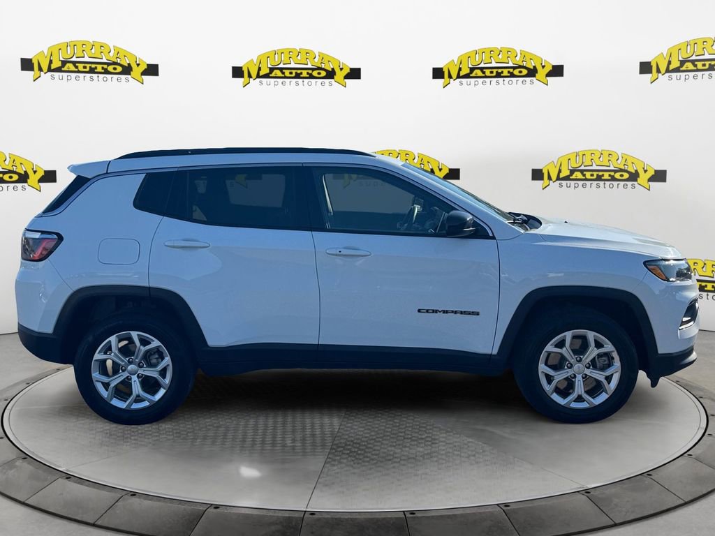 Used 2024 Jeep Compass Latitude AWD/4WD image 6