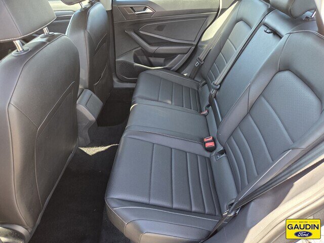 Used 2024 Volkswagen Jetta SE FWD image 12