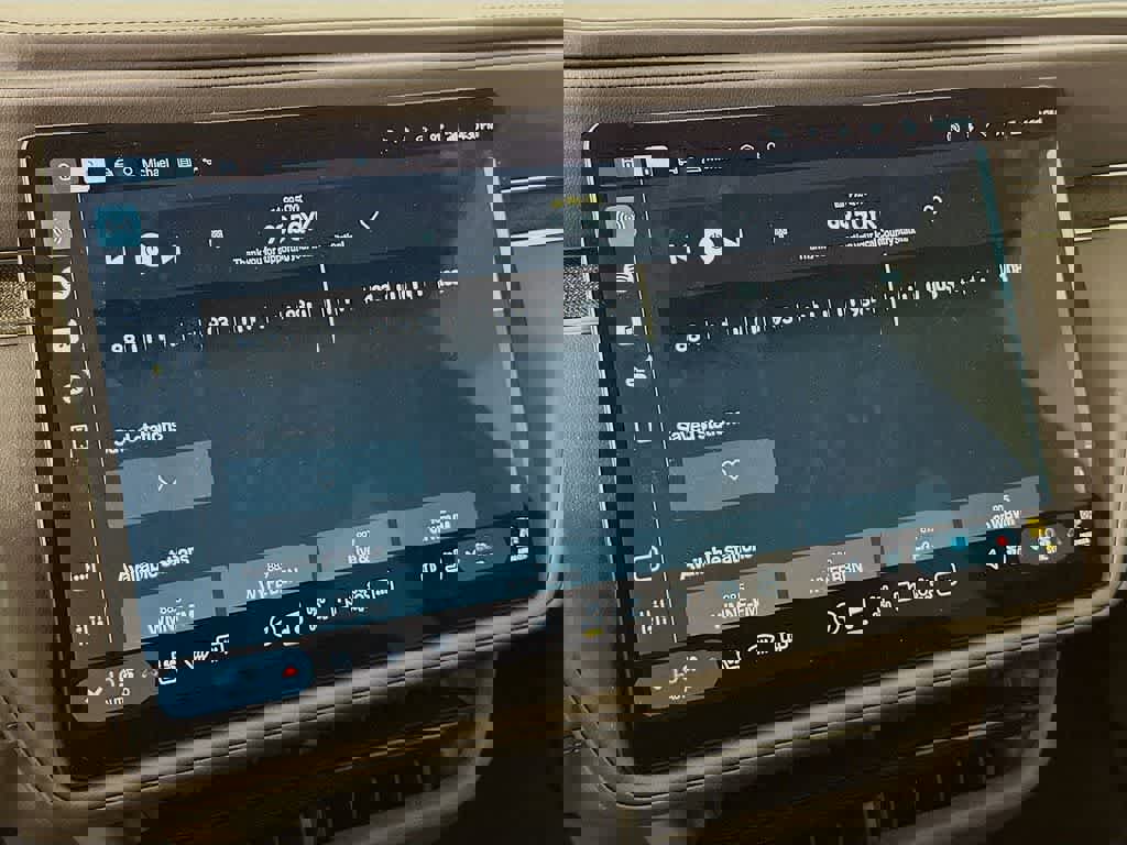 Used 2025 Rivian R1S Adventure AWD/4WD image 20