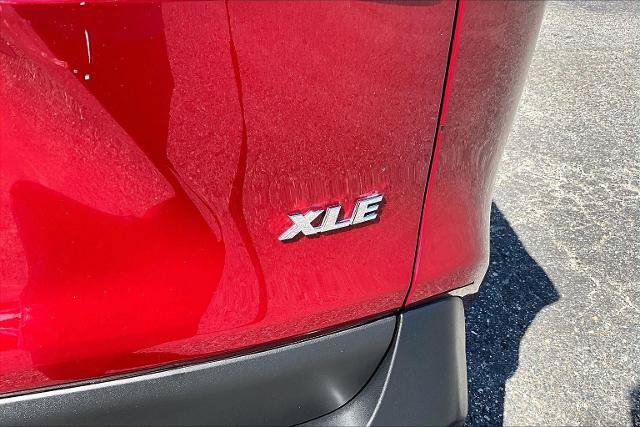 Used 2020 Toyota RAV4 XLE w/ Convenience Package FWD image 8