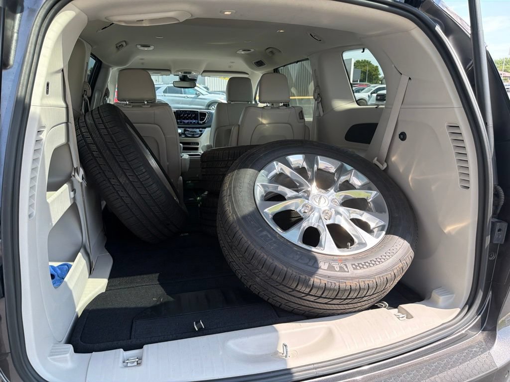 Used 2021 Chrysler Pacifica Touring-L AWD/4WD image 14