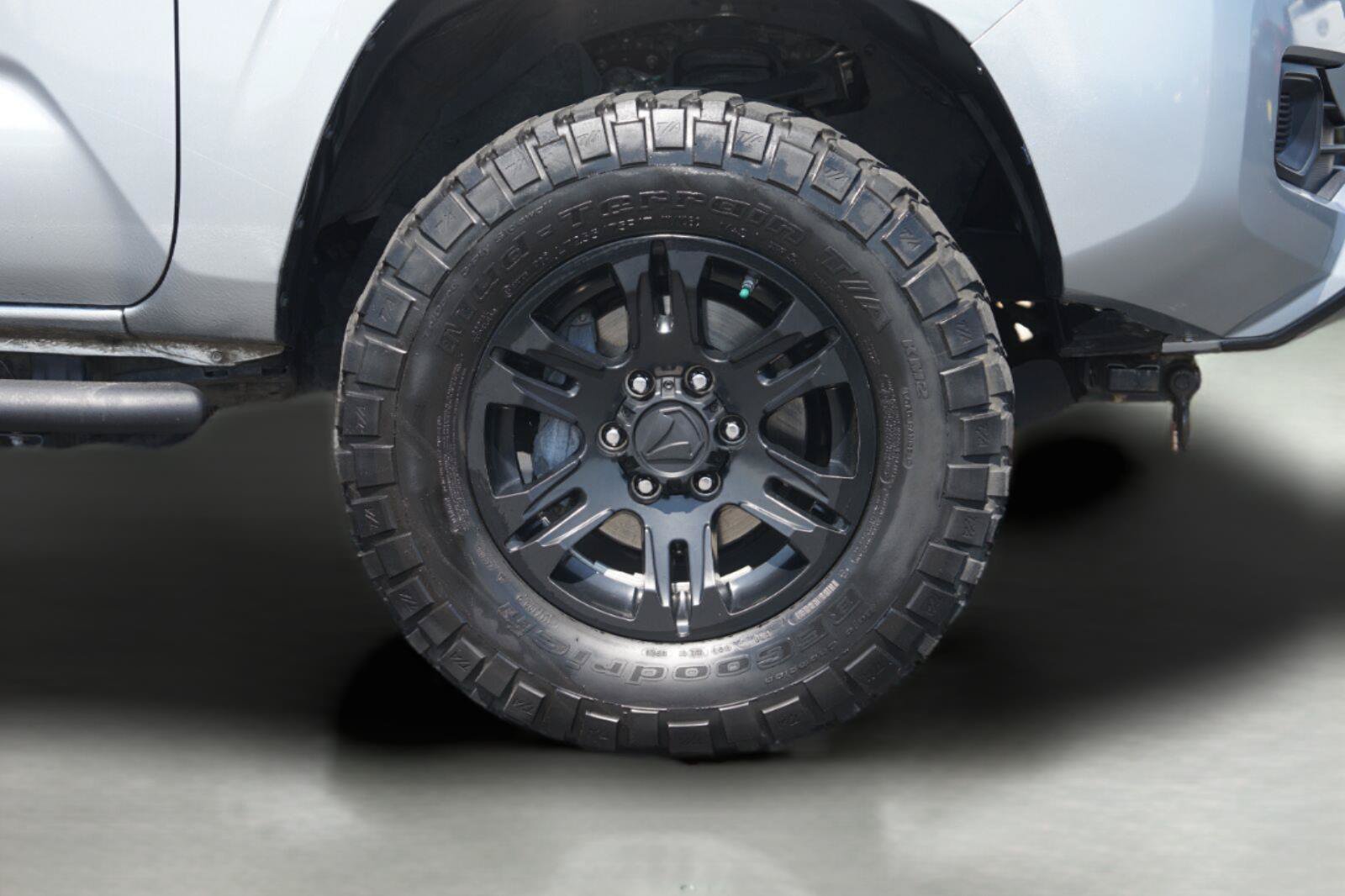 Used 2022 Toyota Tacoma SR AWD/4WD image 4