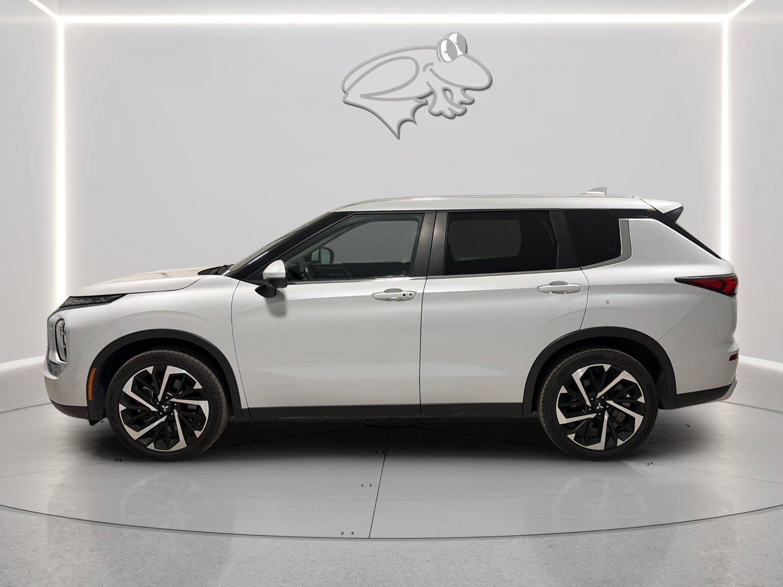 Used 2024 Mitsubishi Outlander SE AWD/4WD image 2