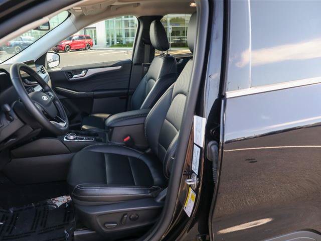 Certified 2025 Ford Escape Platinum AWD/4WD image 2