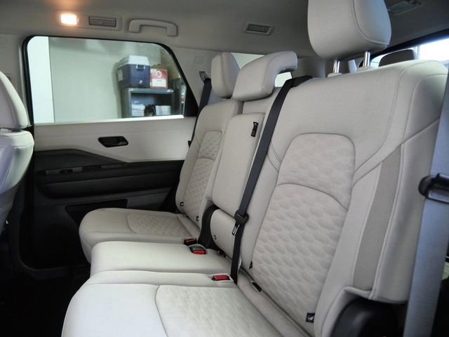 Used 2024 Nissan Pathfinder SV image 9