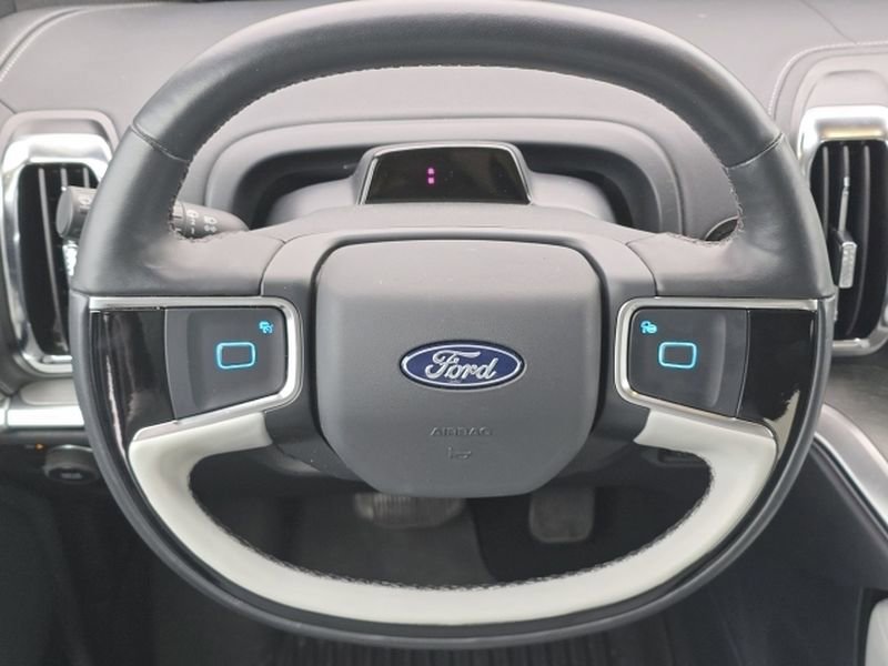 Certified 2025 Ford Expedition Platinum w/ Driver's Package image 17