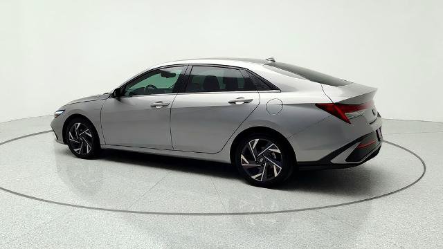 Used 2025 Hyundai Elantra SEL FWD image 5