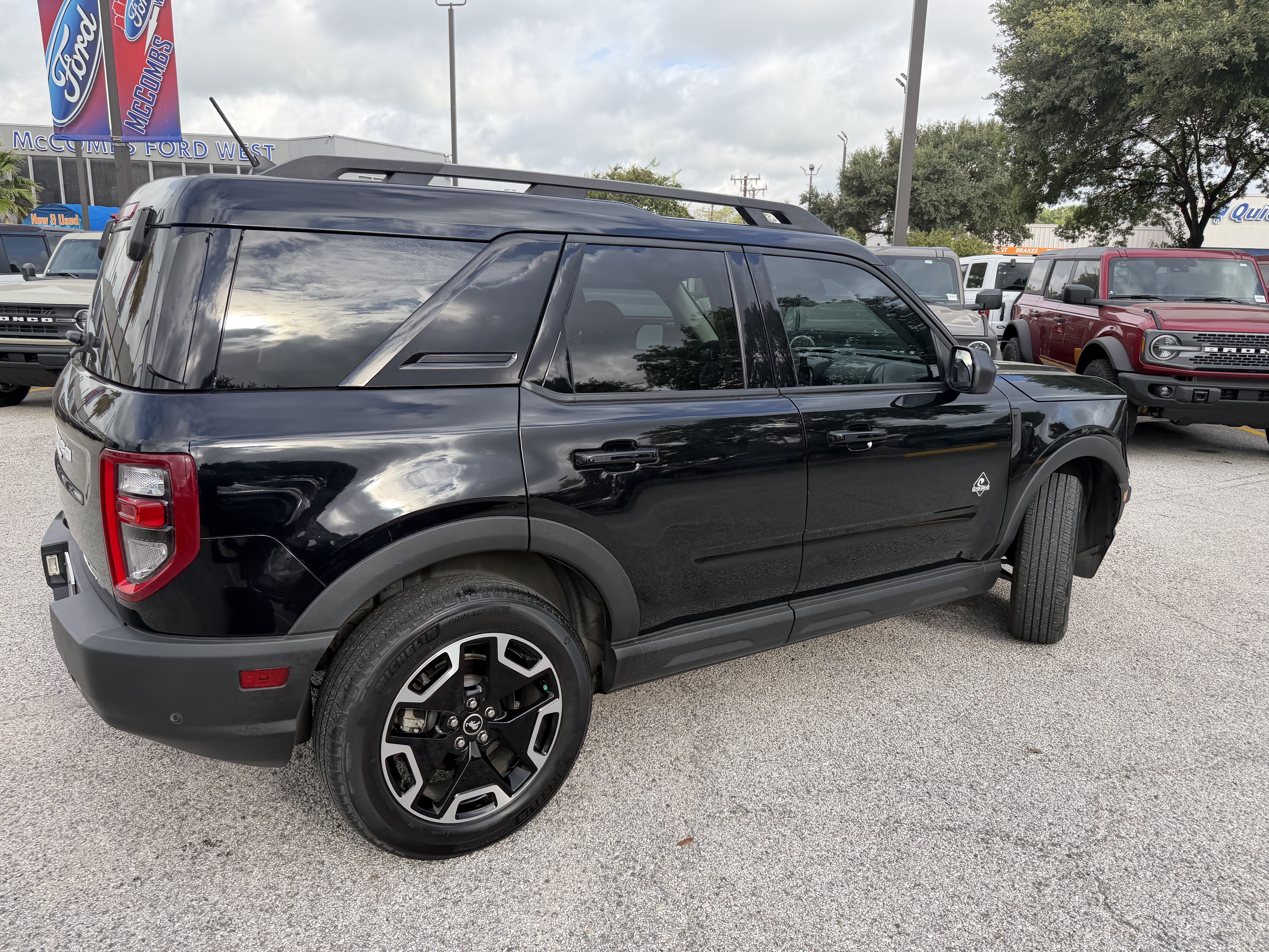 Certified 2023 Ford Bronco Sport Outer Banks w/ Tech Package AWD/4WD image 6