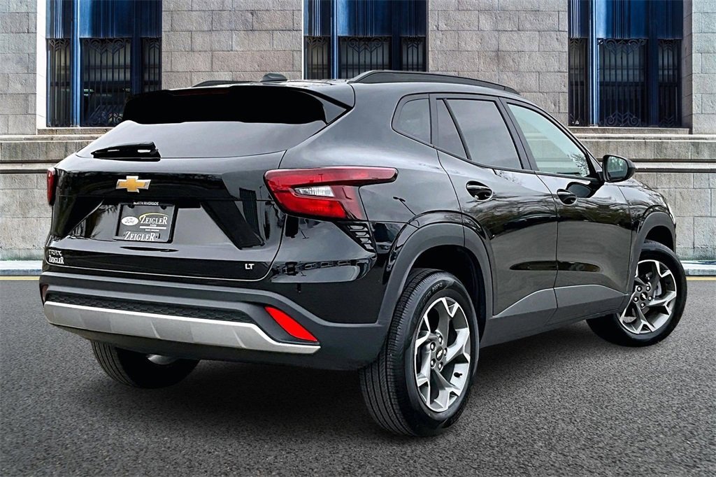 Used 2025 Chevrolet Trax LT image 11