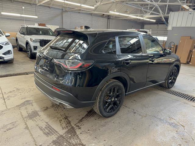 Used 2023 Honda HR-V Sport image 3