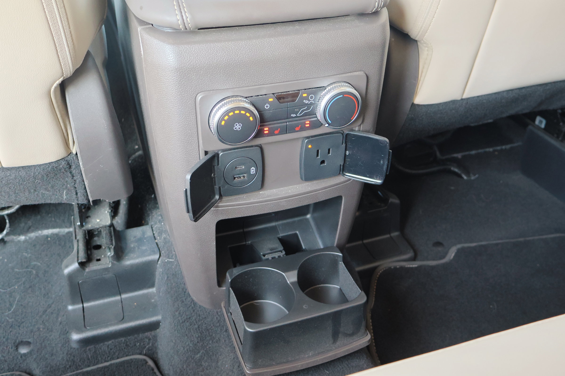 Certified 2022 Ford Explorer Platinum w/ Equipment Group 601A image 36