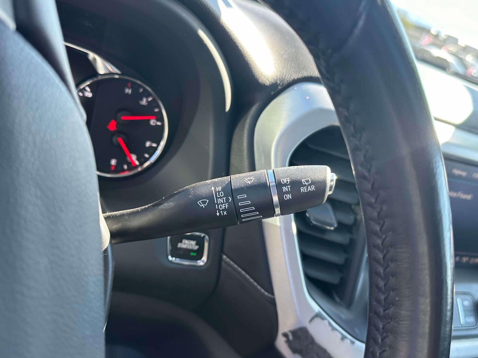 Used 2022 GMC Acadia SLT w/ Technology Package image 28