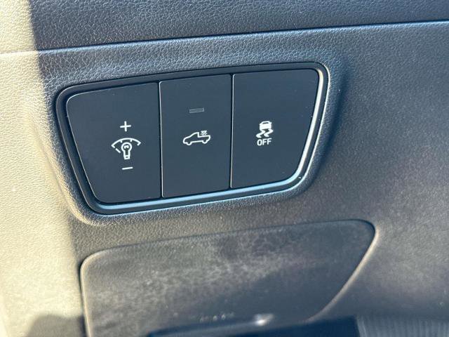 Used 2023 Hyundai Santa Cruz SEL Premium image 18