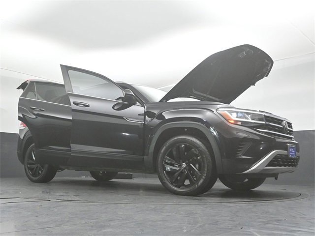 Used 2022 Volkswagen Atlas Cross Sport SE w/ Black Wheel Package image 51