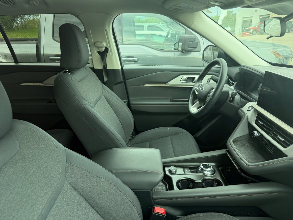 Certified 2025 Ford Explorer Active AWD/4WD image 8