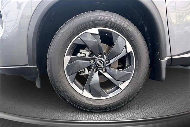 Used 2025 Nissan Rogue SV image 10