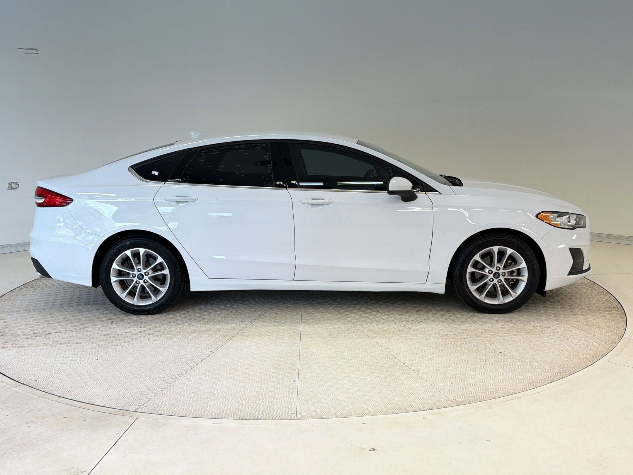 Certified 2020 Ford Fusion SE image 6