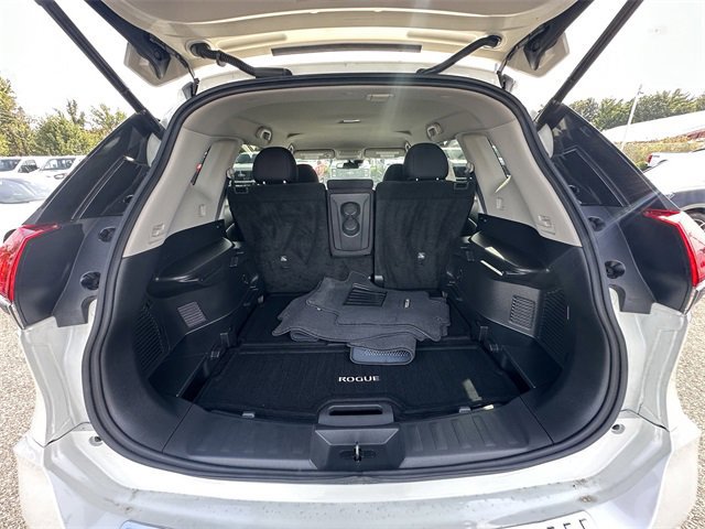 Used 2019 Nissan Rogue SV w/ Premium Package image 42