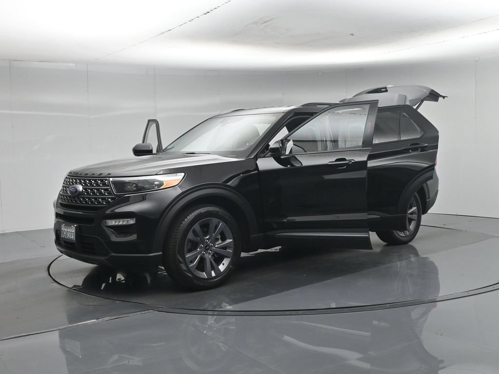 Certified 2023 Ford Explorer XLT w/ Equipment Group 202A RWD image 33