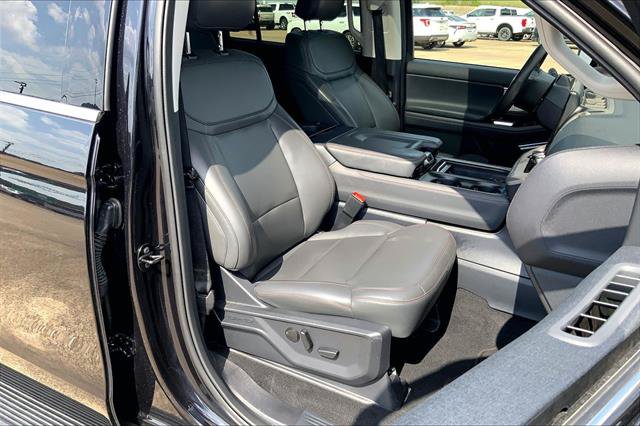 Certified 2025 Ford Expedition Active AWD/4WD image 6