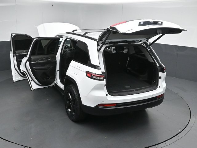 Used 2023 Jeep Grand Cherokee Limited w/ Black Appearance Package AWD/4WD image 57