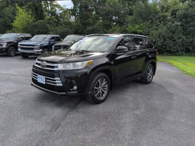 Used 2018 Toyota Highlander XLE AWD/4WD image 1