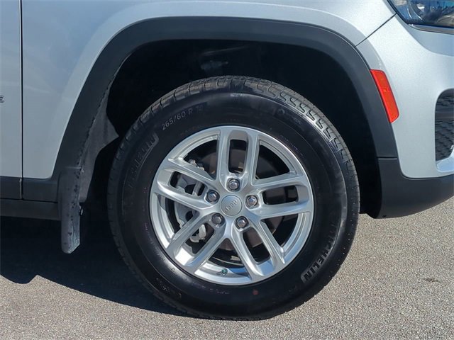 Used 2025 Jeep Grand Cherokee Laredo X image 11