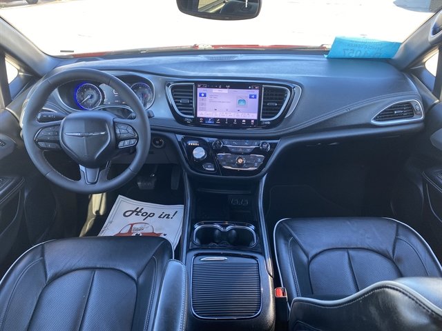 Used 2025 Chrysler Pacifica Limited FWD image 9