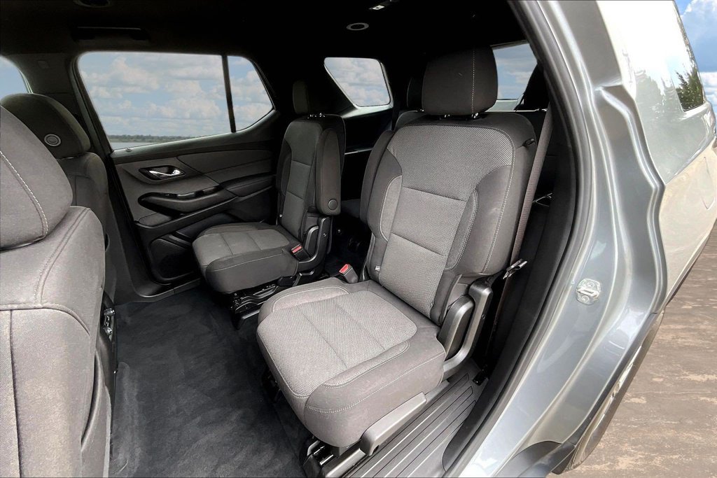 Used 2023 Chevrolet Traverse LT w/ LPO, Cargo Package AWD/4WD image 24