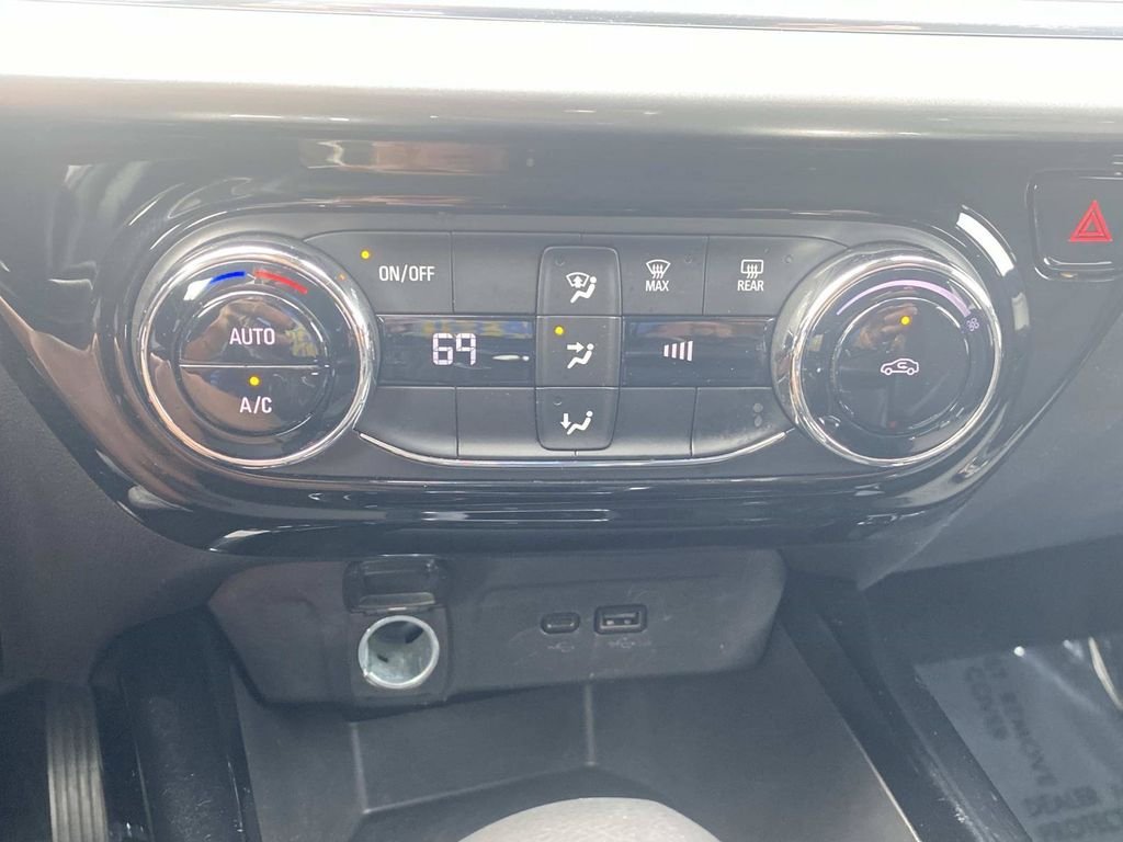Used 2025 Chevrolet Trax LT FWD image 26
