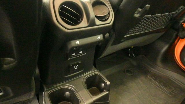 Used 2025 Jeep Gladiator Rubicon AWD/4WD image 13