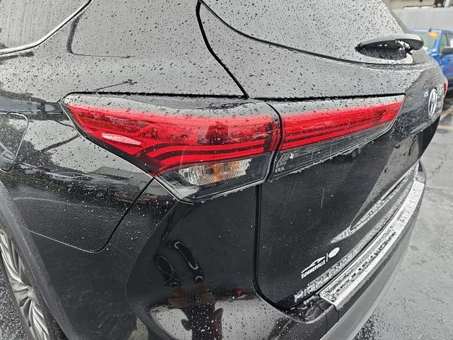 Used 2021 Toyota Highlander Platinum FWD image 39