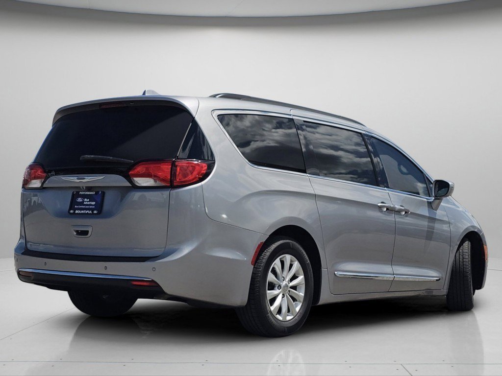 Used 2017 Chrysler Pacifica Touring-L FWD image 22