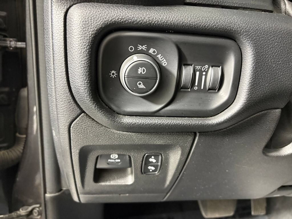 Used 2019 RAM 1500 Laramie AWD/4WD image 14