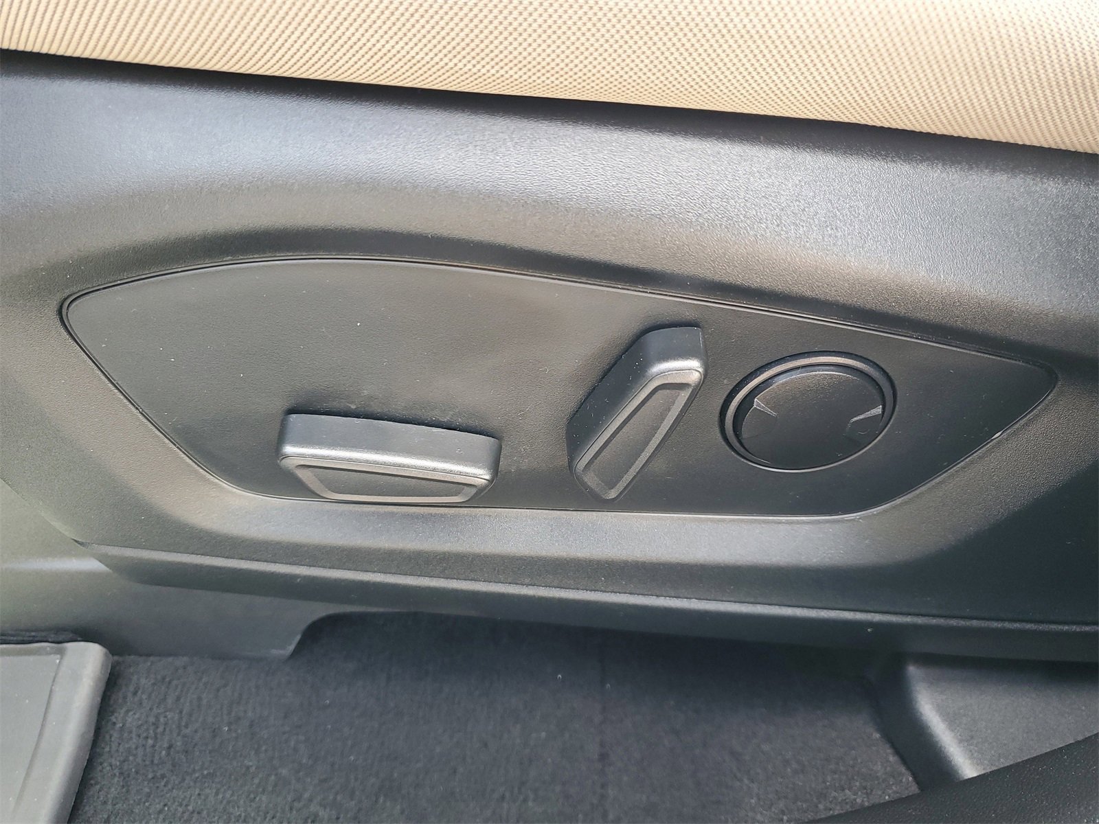 Certified 2023 Ford Explorer XLT image 20