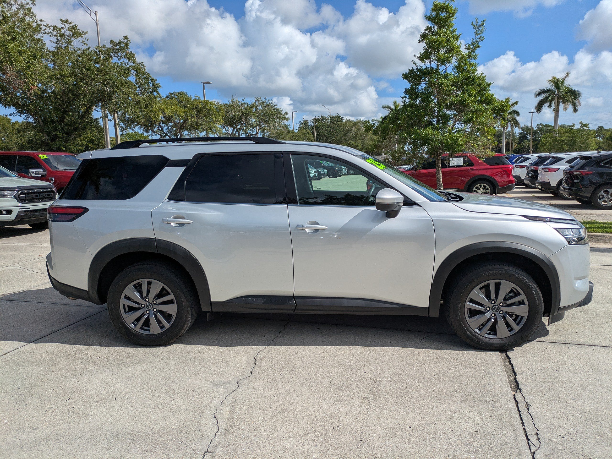 Used 2025 Nissan Pathfinder SV AWD/4WD image 3
