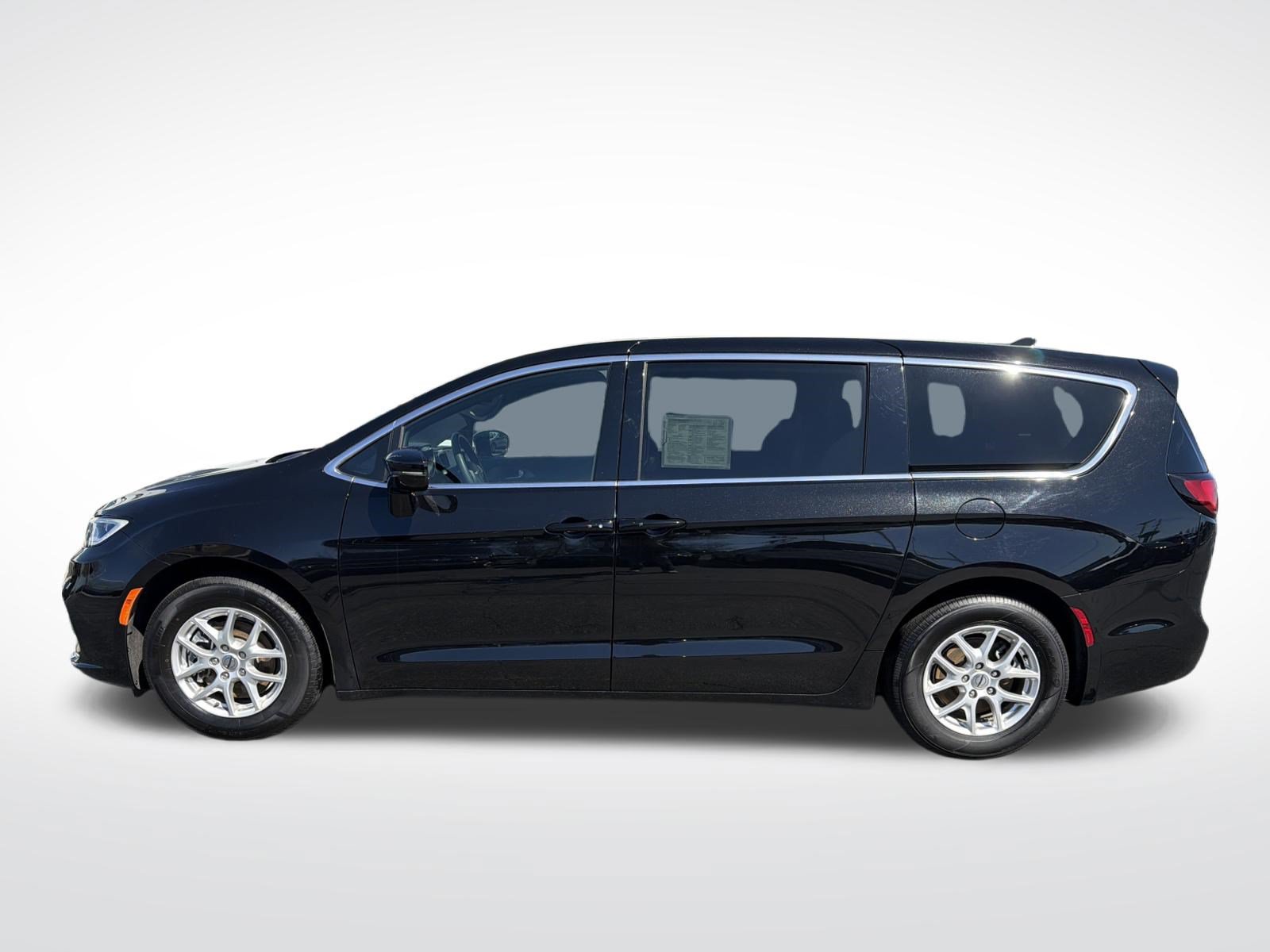 Used 2025 Chrysler Pacifica Select FWD image 17