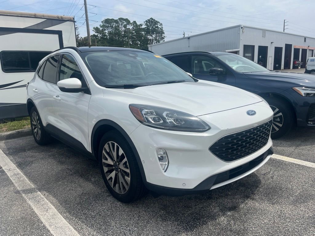 Certified 2020 Ford Escape Titanium w/ Titanium Premium Package 2.0 AWD/4WD image 2