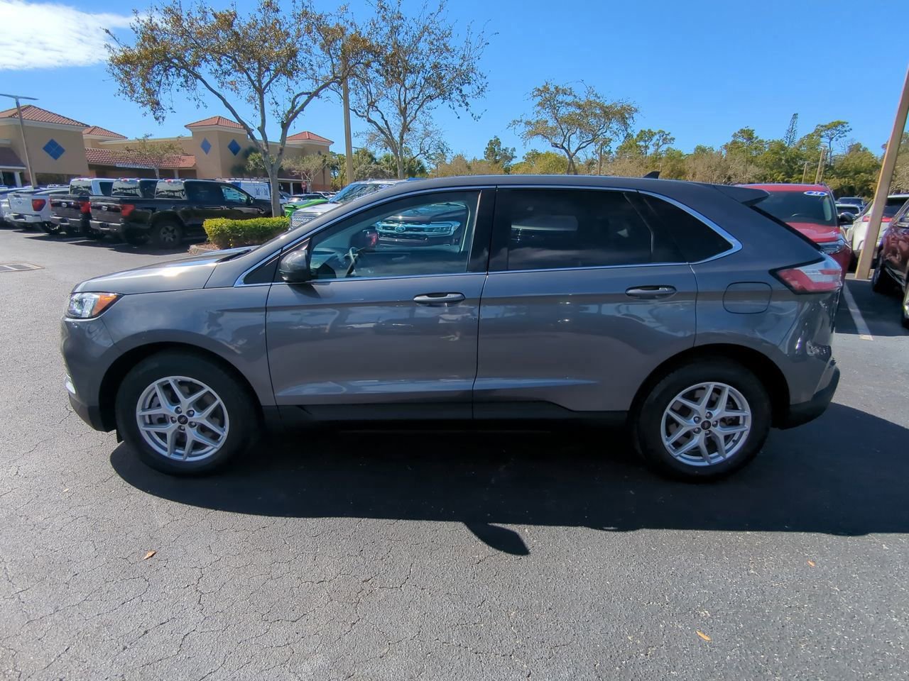 Certified 2024 Ford Edge SEL AWD/4WD image 2
