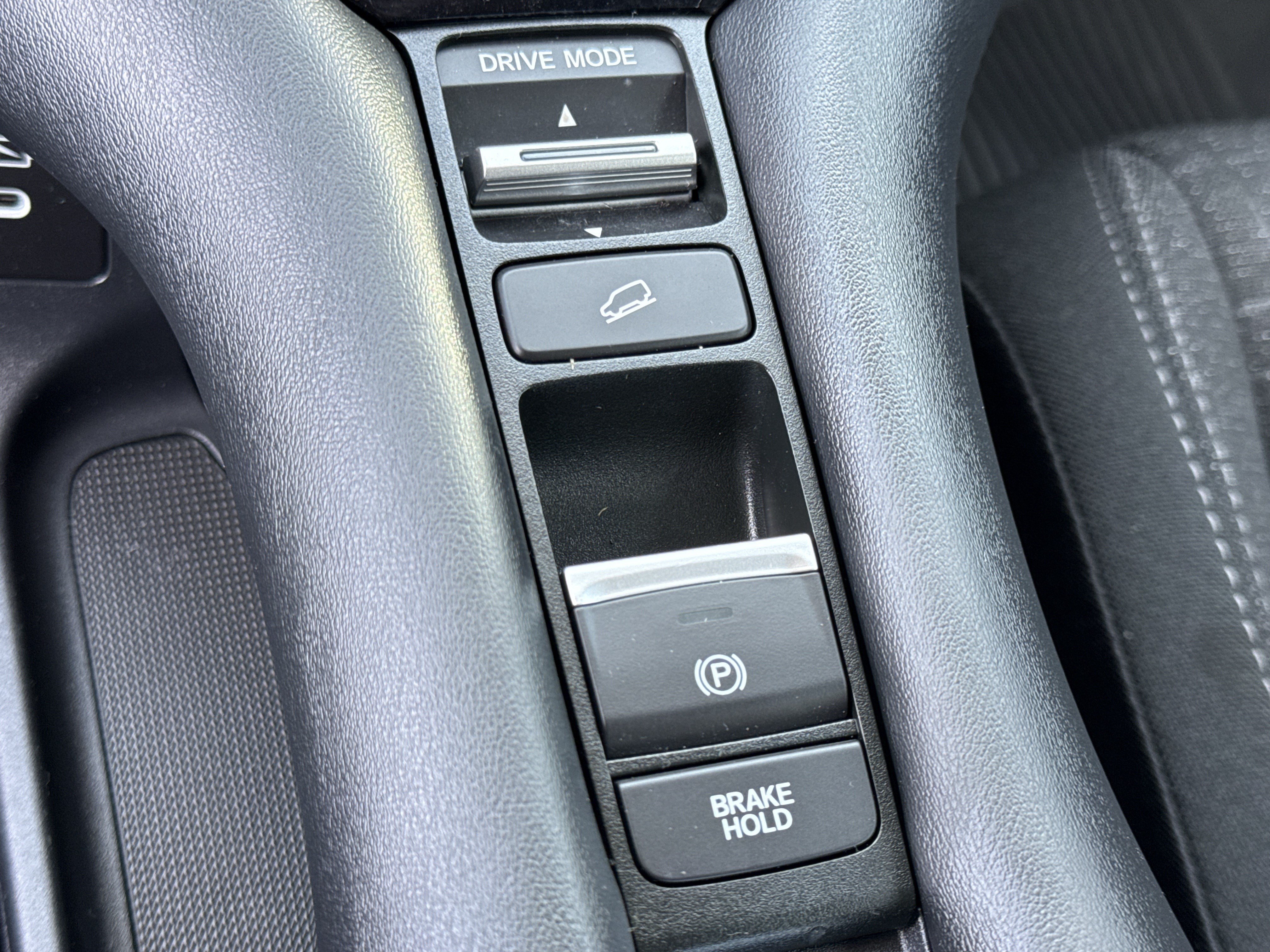 Used 2025 Honda HR-V LX image 15