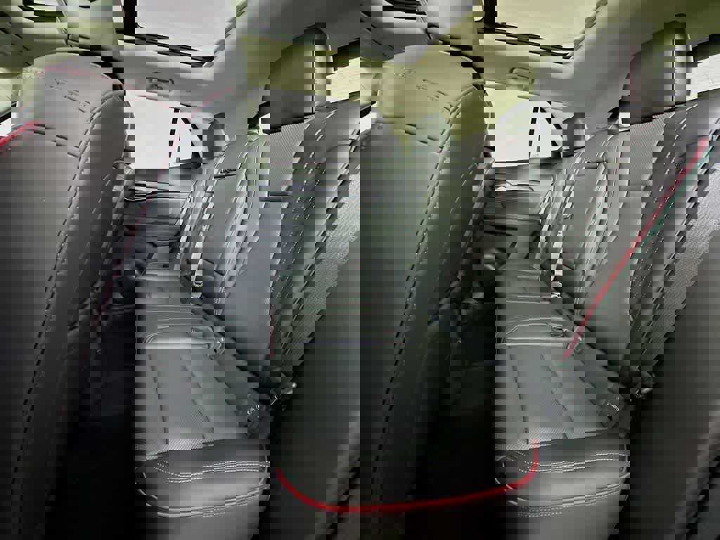 Used 2023 Buick Envision Essence w/ Sport Touring Package image 17